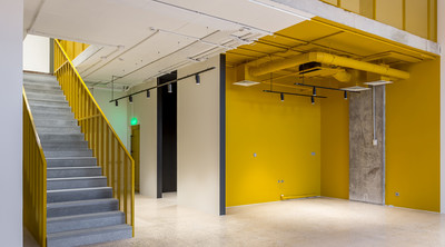 Свет для современного офиса в здании бывшего зернохранилища